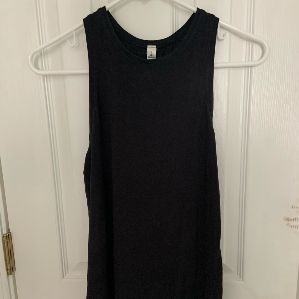 Lululemon tank top (open back)